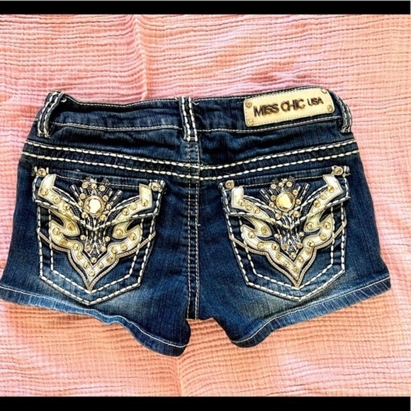 Junior’s jean shorts - Picture 2 of 2